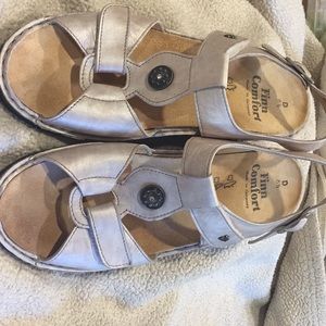 Finn Comfort Sandal